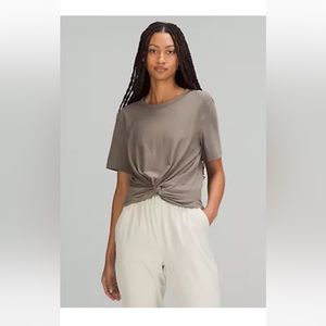 Womens lululemon crescent T shirt Rover size 4